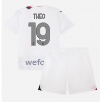 Fotballdrakt Barn AC Milan Theo Hernandez #19 Bortedraktsett 2023-24 Kortermet (+ Korte bukser)